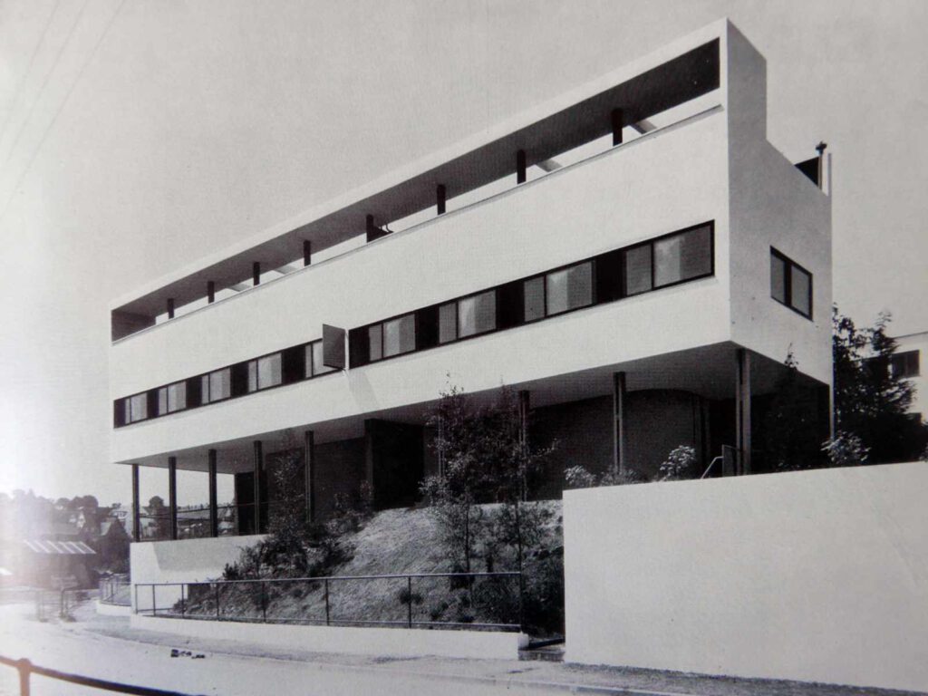 Arthur Korn: Glas im Bau und als Gebrauchsgegenstand (1929) Le Corbusier p 103