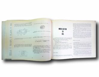 Photo showing a sample spread of the book La Ville Radieuse