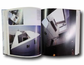Photo showing a sample spread of the book Extrem: 40 spektakuläre Wohnhäuser