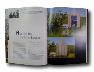 Photo showing a sample spread of the book Traumhäuser unter 200.000 euro