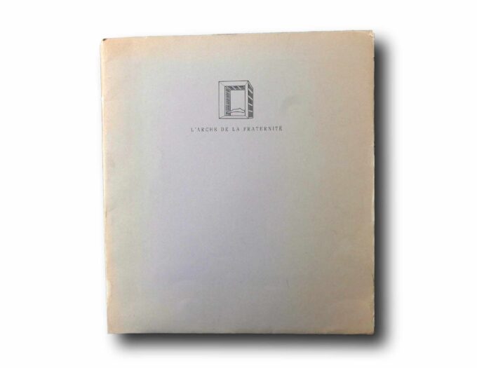 Photo showing the book L'Arche de la Fraternité