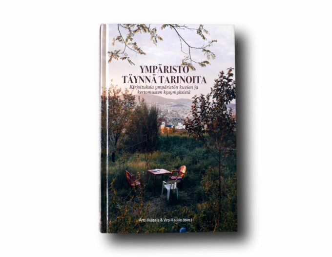 Ymparisto-taynna-tarinoita-kansi Photo showing the book Ympäristö täynnä tarinoita