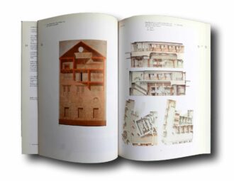 Photo showing a sample spread of the book Arquitecturas modernas 1980–82