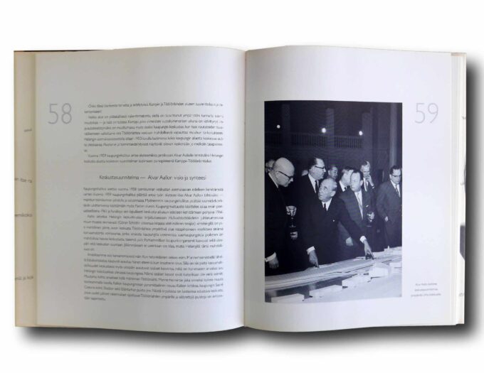 Alvar-Aalto-ja-Helsinki-auk Photo showing a sample spread of the book Alvar Aalto ja Helsinki