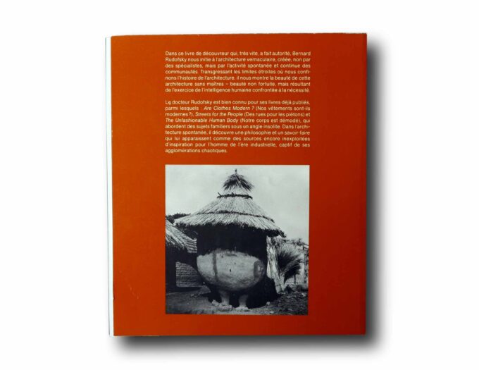 Photo showing a sample spread of the book Architecture sans architectes