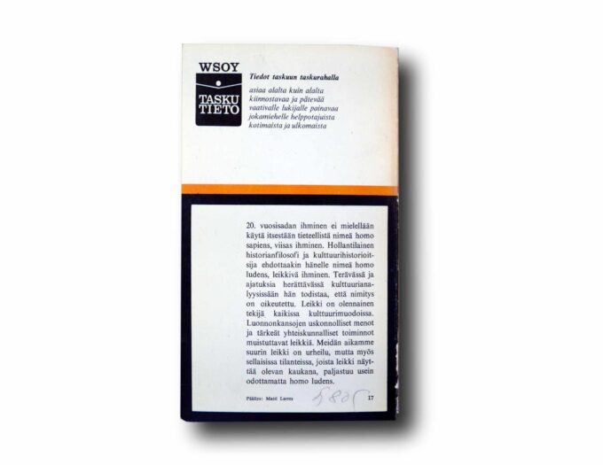 Photo showing a sample spread of the book Leikkivä ihminen