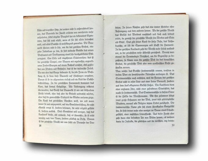 Der-Geist-der-Gotik-auk Photo showing a sample spread of the book Der Geist der Gotik