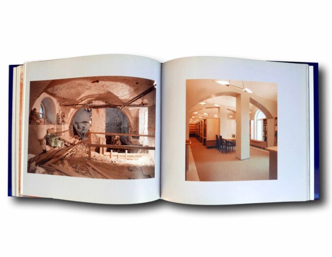Valtioneuvoston-linna-auk Photo showing a sample spread of the book Valtioneuvoston linna