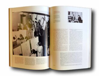 Photo showing a sample spread of the book Maire Gullichsen: Kyse on aikamme taiteesta