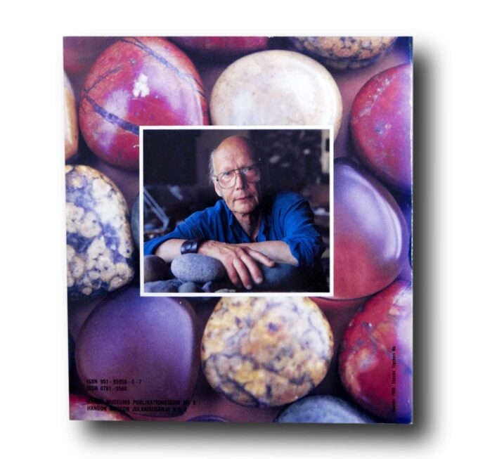 Photo showing a sample spread of the book Bertel Gardberg