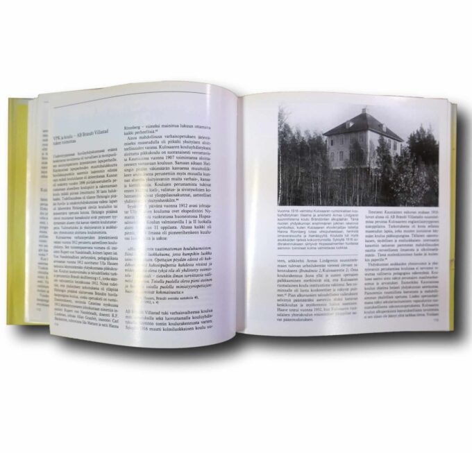 Kulosaari-Unelma-paremmasta-tulevaisuudesta-auk Photo showing a sample spread of the book Kulosaari – Unelma paremmasta tulevaisuudesta