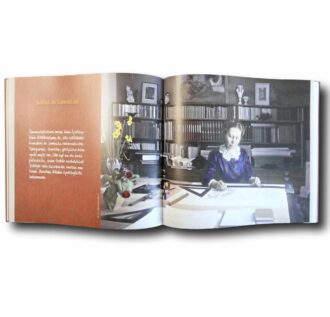 Photo showing a sample spread of the book Wivi Lönn: Muistojen albumi